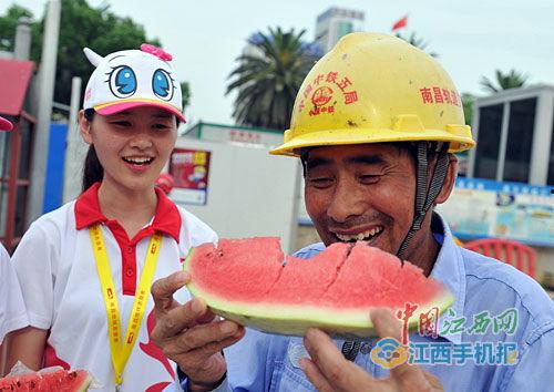 吃瓜志愿者,他们如何成为网络舆论的“幕后推手”