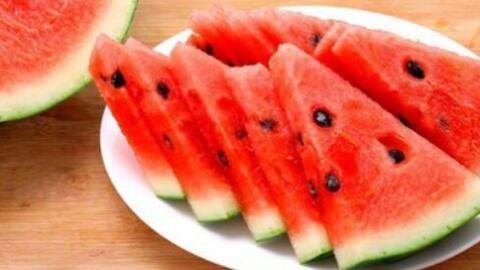 坐下吃瓜的视频,揭秘坐下吃瓜的趣味瞬间